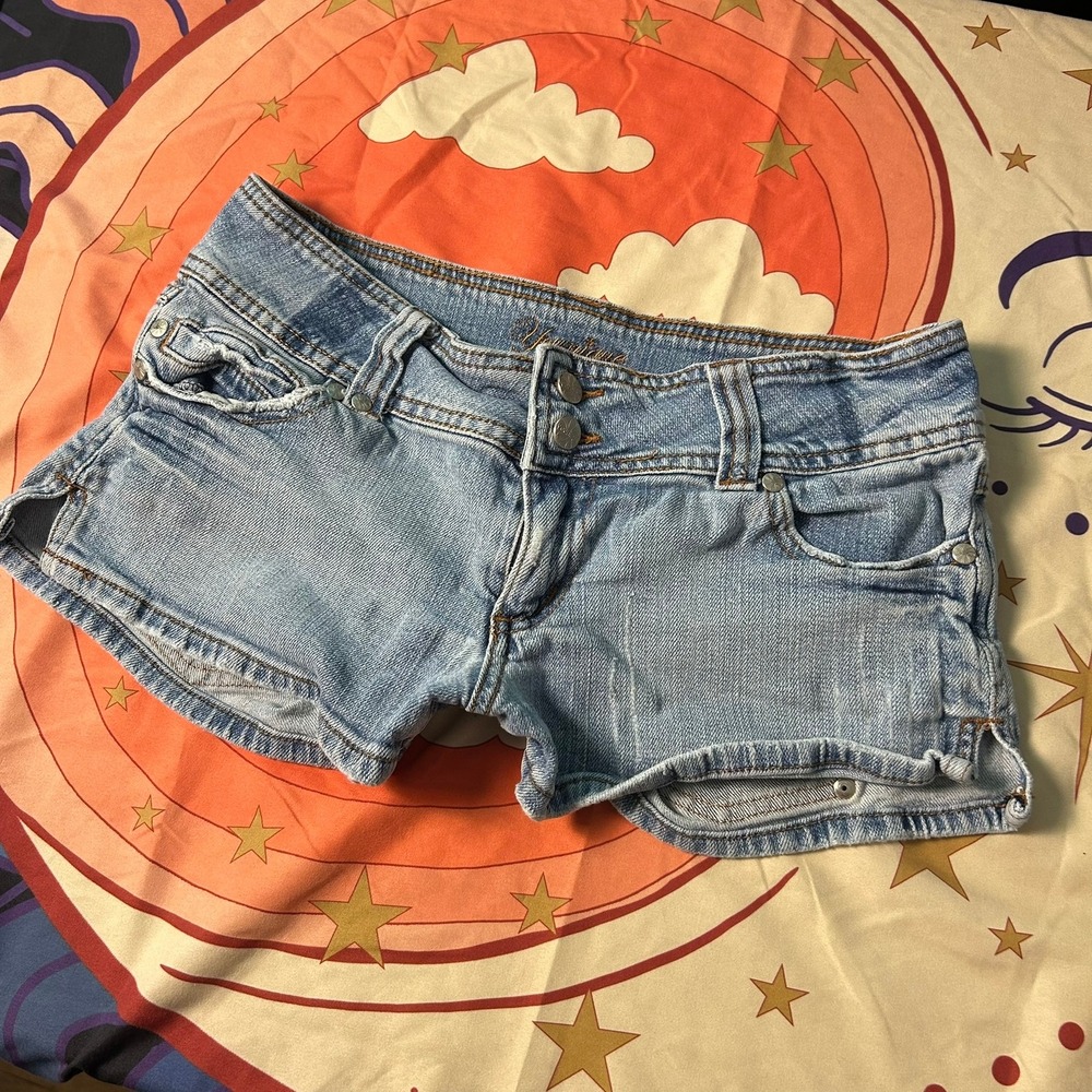 Younique Denim Mini Shorts Light Wash Low Rise Double Button Y2K Style Size 7